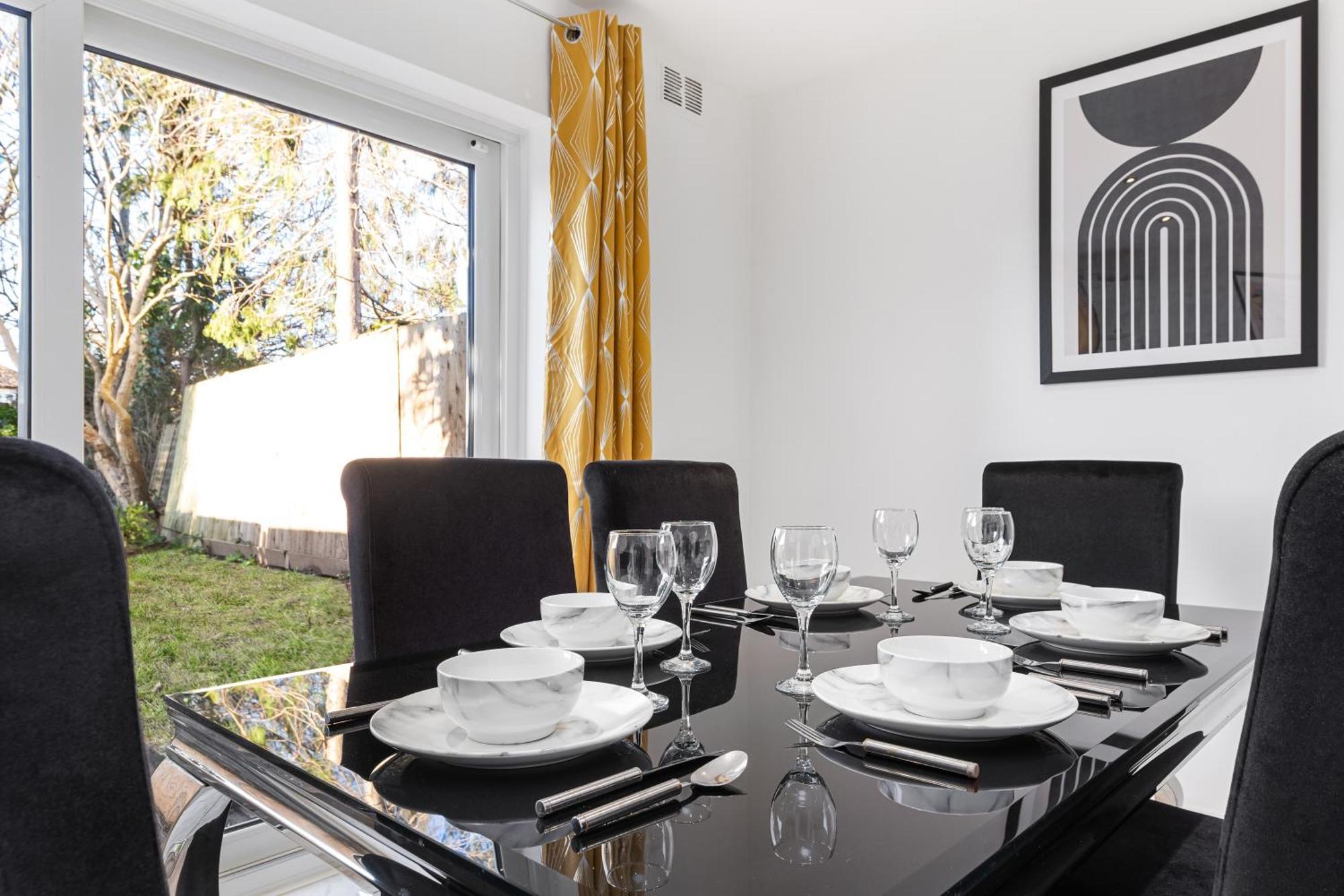 Apartment Flourish Apartments-sutton-house London