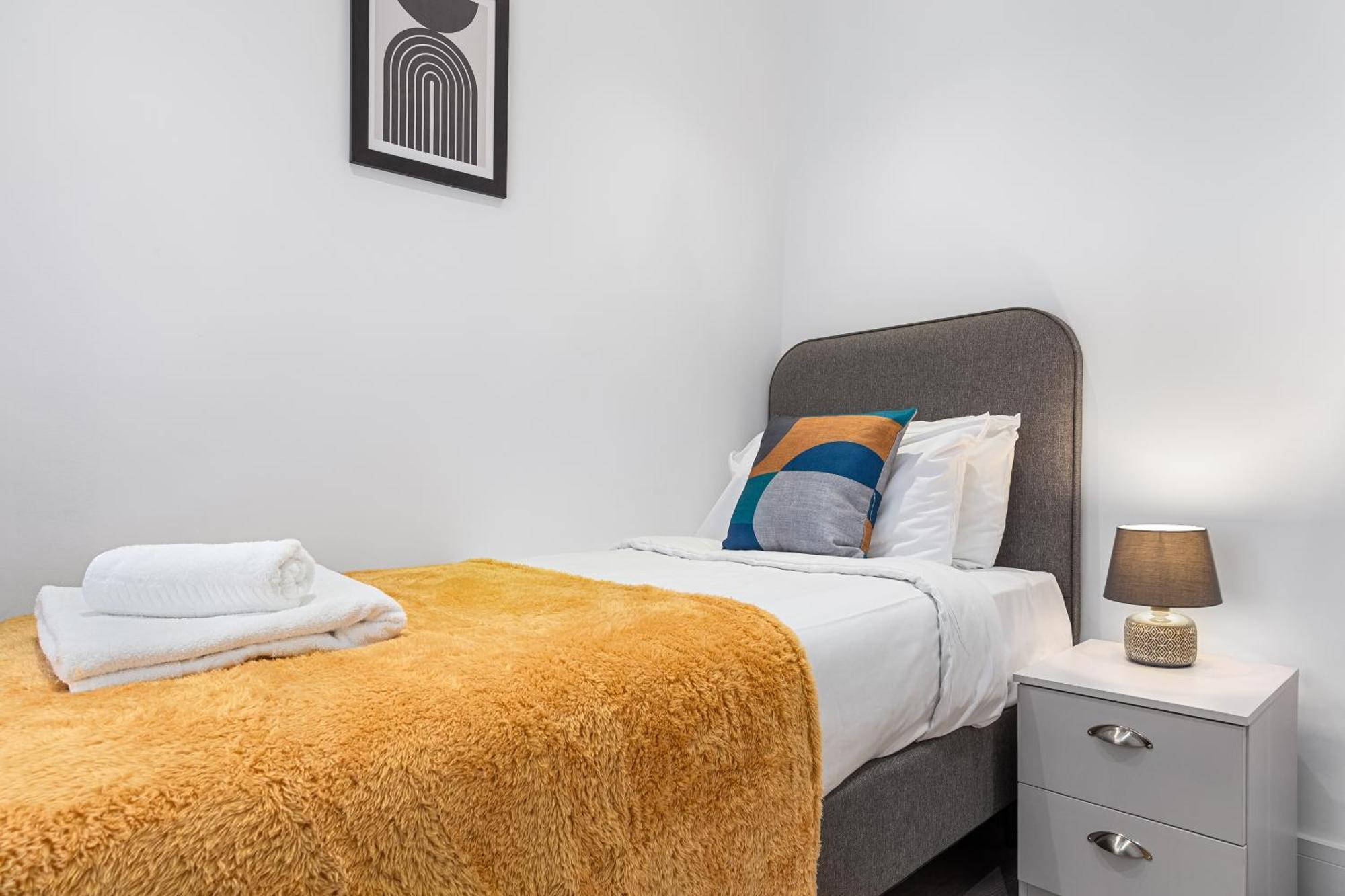 Flourish Apartments-sutton-house Apartment *