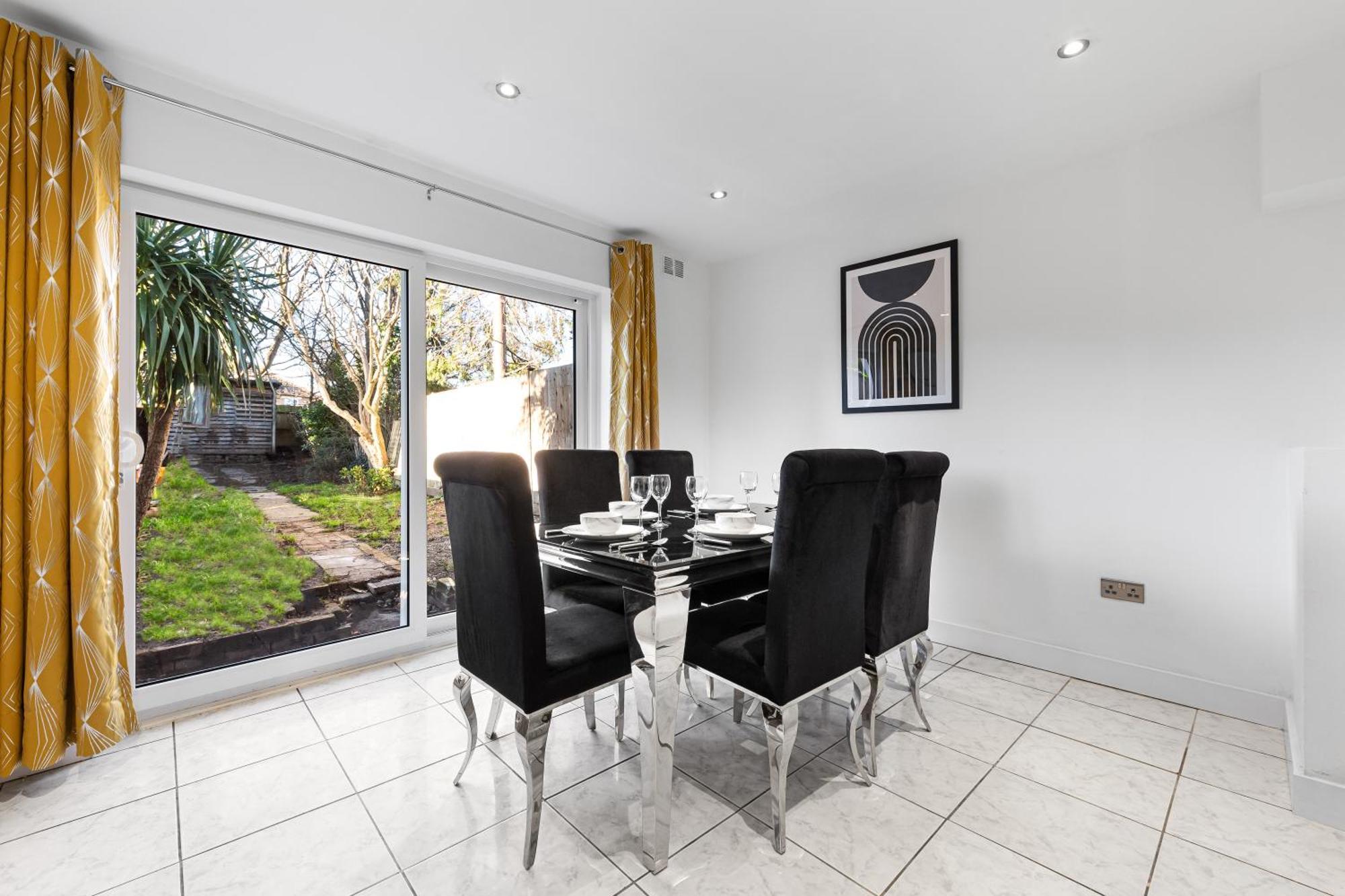 Flourish Apartments-sutton-house Apartment *